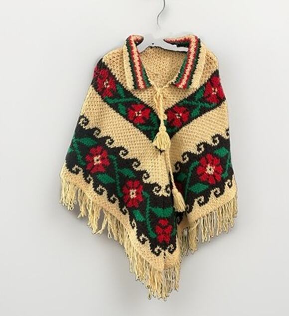 Unbranded Sweaters - Vts Chunky Hand Knit Wool? Poncho Ivory/Green/Red/Black flowers Julie Girl